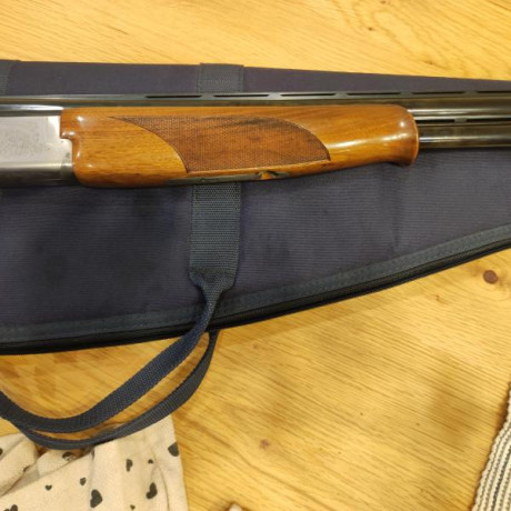 Se vende browning B525 Sporting con 4 chokes ,la escopeta está muy nueva es de 71 de cañón , no hace falta 20