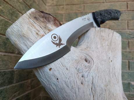 CUCHILLO ERROI J&V
rebajado a 110 € portes incluidos.
D E S C A T A L O G A D O
Longitud total: 33 02