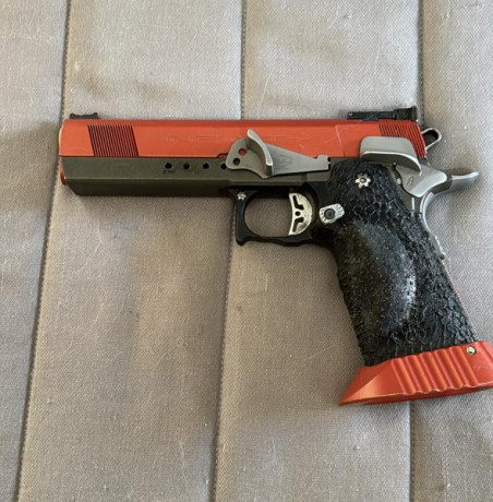 Hola, vendo pistola Infinity  9 mm pintada en cerakote La pistola lleva un Un cargador y algunas piezas 01