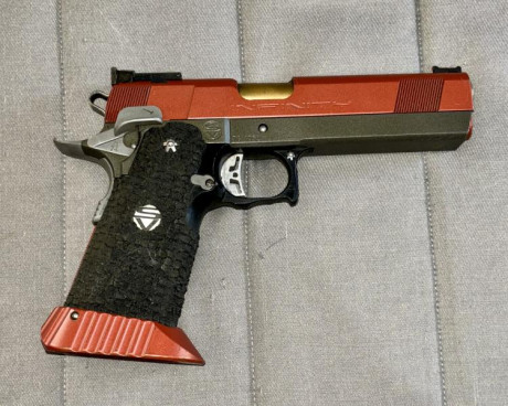 Hola, vendo pistola Infinity  9 mm pintada en cerakote La pistola lleva un Un cargador y algunas piezas 00