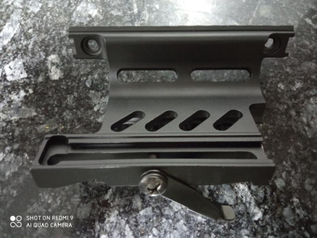 Un saludo a todos.
Vendo montural lateral para visor compatible con  las variantes AK 47/74,Ishmash Tigr, 00