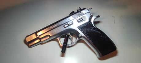 Buenos días,
Vendo una CZ85 niquelada. Es preciosa. 
Esta la compré por capricho y la he utilizado muy 02