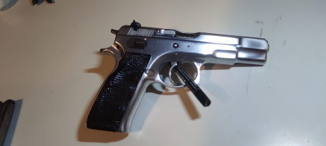 Buenos días,
Vendo una CZ85 niquelada. Es preciosa. 
Esta la compré por capricho y la he utilizado muy 01