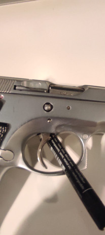 Buenos días,
Vendo una CZ85 niquelada. Es preciosa. 
Esta la compré por capricho y la he utilizado muy 00