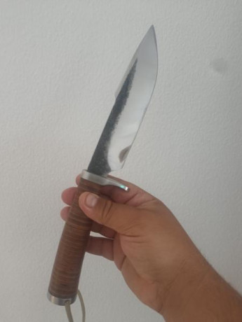 Buenas después de mucho tiempo pongo a la venta cuchillos que simplemente por dejar un poco la afición 00