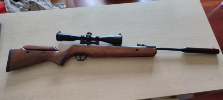 Pues eso, prácticamente nueva, con visor indestructible Leapers 3-9x40 y monturas monopieza 
Pido 250e 02