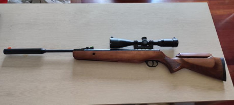 Pues eso, prácticamente nueva, con visor indestructible Leapers 3-9x40 y monturas monopieza 
Pido 250e 01