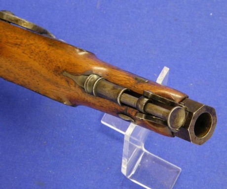 Voy a colocar unas fotos de un arma larga alemana de llave de mecha del siglo XVI. 172