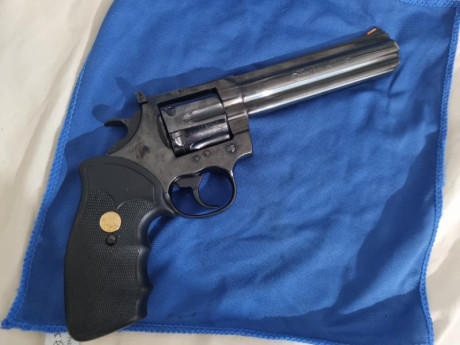 Hola pongo a la Venta Revolver Colt King Cobra de 6 Pulgadas y calibre 357 y puede tirar con 38sp también. 01