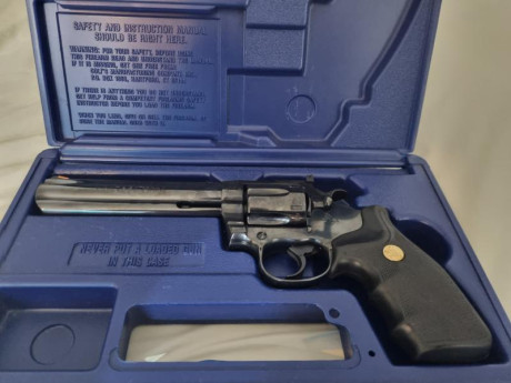 Hola pongo a la Venta Revolver Colt King Cobra de 6 Pulgadas y calibre 357 y puede tirar con 38sp también. 00