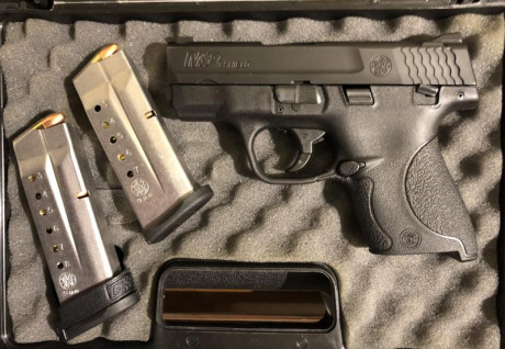 Vendo S and W, M and P 9 SHIELD :
Pistola del 9 P., la mas pequeña de todas ( guiada en F ),
2 cargadores 00