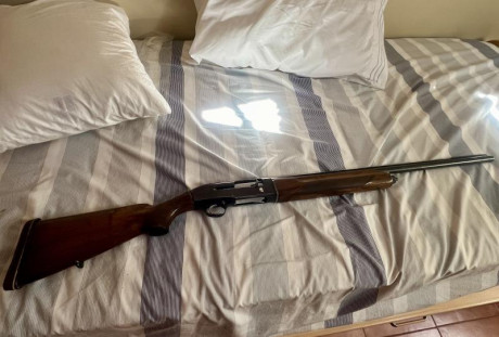 Beretta semiautomática A-301 calibre 12 con choque fijo de 2 estrellas. La escopeta funciona perfectamente, 02