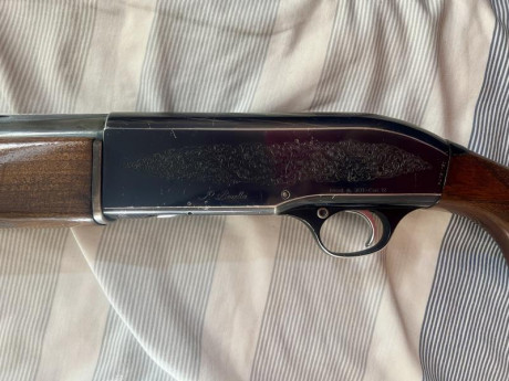 Beretta semiautomática A-301 calibre 12 con choque fijo de 2 estrellas. La escopeta funciona perfectamente, 01