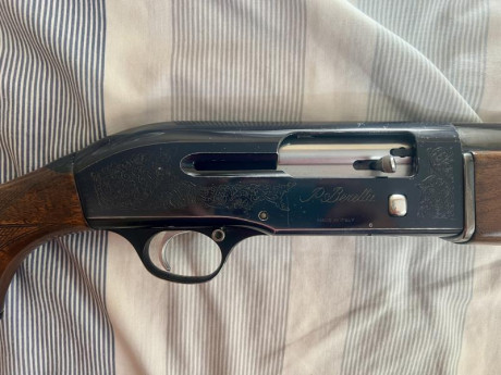 Beretta semiautomática A-301 calibre 12 con choque fijo de 2 estrellas. La escopeta funciona perfectamente, 00