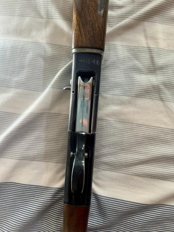 Beretta semiautomática A-301 calibre 12 con choque fijo de 2 estrellas. La escopeta funciona perfectamente, 12