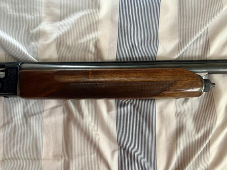 Beretta semiautomática A-301 calibre 12 con choque fijo de 2 estrellas. La escopeta funciona perfectamente, 10