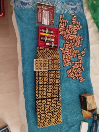 Se venden 193 puntas.295 vainas recalibradas y  desenpistonadas dais del 44 magum y especial.  Las vainas 00