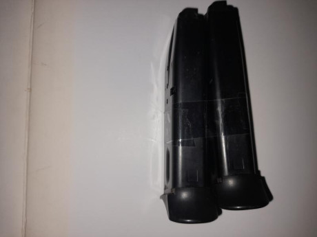 Vendo los siguientes cargadores:
-Star firestar calibre 9 m/m Pb.  (Vendidos) 
-S&W 6904, 35 uros 20
