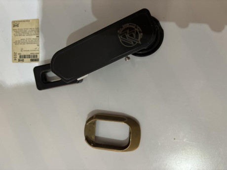 Vendo funda doble alfa para pistolas, STI o modelos 20 11 precio 80 € y fanel de latón marca Bull Sas 01