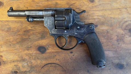 Se vende este magnífico y raro revólver modelo Chamelot Delvigne modelo 1874 para oficiales, fabricado 02