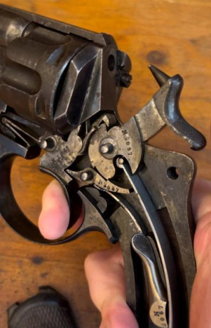Se vende este magnífico y raro revólver modelo Chamelot Delvigne modelo 1874 para oficiales, fabricado 10