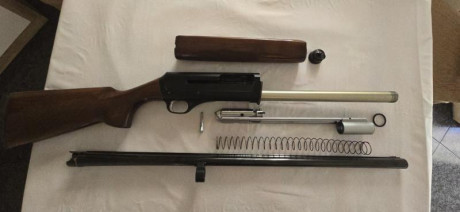 Se vende escopeta semiautomática Franchi Asso en perfecto estado y funcionamiento.
Sistema inercial benelli.
Cañon 00
