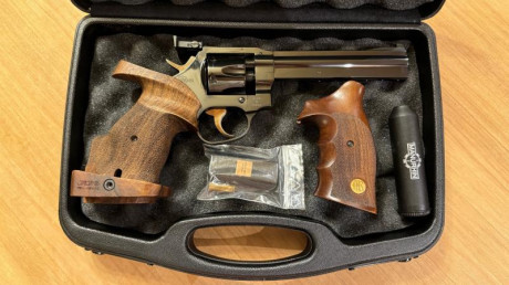 Vendo revolver MANURHIN MR32 MATCH c/32WC impecable, muy poco usado , con cacha Nill KN anatómica y la 00
