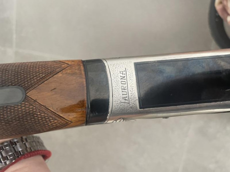 Vendo escopeta superpuesta Laurona cal. 12, en el lateral del cañón, debajo de la caña indica ** y **** 11