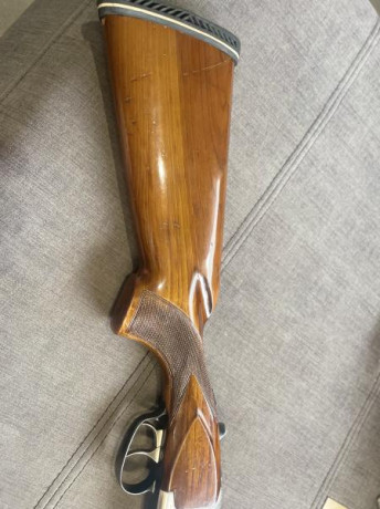 Vendo escopeta superpuesta Laurona cal. 12, en el lateral del cañón, debajo de la caña indica ** y **** 51