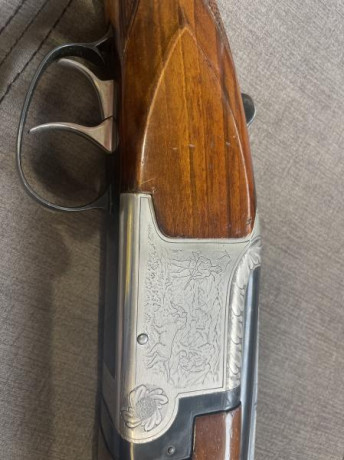 Vendo escopeta superpuesta Laurona cal. 12, en el lateral del cañón, debajo de la caña indica ** y **** 50