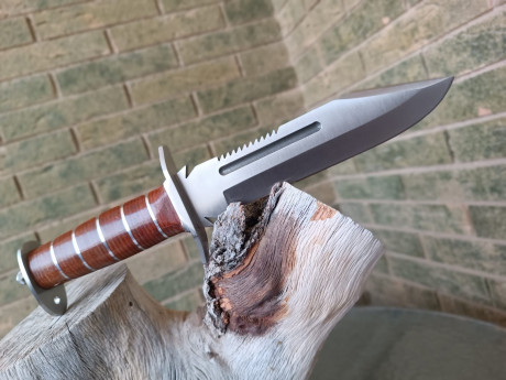 Cuchillo  del 5° ESTOL  
Asociación de veteranos  de la unidad de operaciones especiales.
Este cuchillo 01