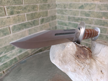 Cuchillo  del 5° ESTOL  
Asociación de veteranos  de la unidad de operaciones especiales.
Este cuchillo 11