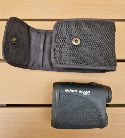 Hola, vendo medidor de distancia Nikon Aculon 6x20 con su correspondiente funda para el cinturón. Muy 00