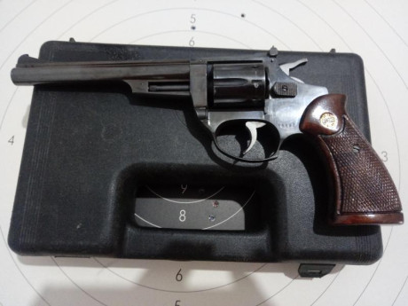 Vendo astra cadix del 22 lr con maletin de trasporte pido 150€ con portes en la península.Un saludo 01