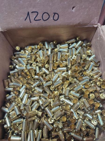 Pongo a la venta :
1200 vainas calibre nuevas calibre .40S&W 180€ las mil.-reservadas-
1600Puntas 01