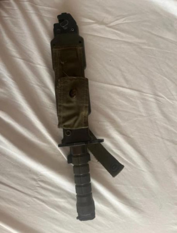 En perfecto estado, esta y la m7 son las únicas compatibles 100% con escopetas mossberg 590a1 y 590. Pieza 02