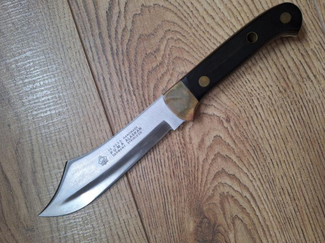 Buenas a todos,

Pongo a la venta este cuchillo de la marca PUMA modelo ALASKAN, comprado sobre el año 02