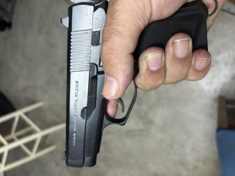 Buenos días. Vendo FN compact 9mm. Arma acero clásica, capacidad 8 cartuchos, palanca desamartillado, 01