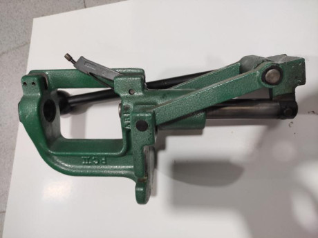 Pongo a la venta :
1200 vainas calibre nuevas calibre .40S&W 180€ las mil.-reservadas-
1600Puntas 41