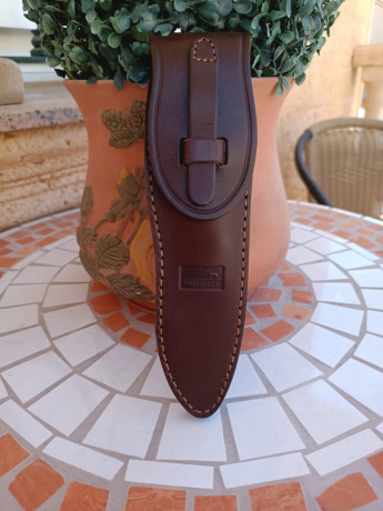 Cuchillos PARFORCE en acero 440C.
Encabado en madera noble y asta de ciervo.
Cuchillo de caza destinado 12