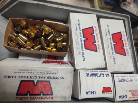 Pongo a la venta :
1200 vainas calibre nuevas calibre .40S&W 180€ las mil.-reservadas-
1600Puntas 50