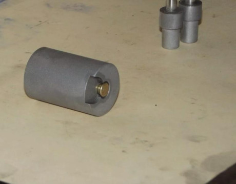 Hola. 
Vendo Dies del 22LR tipo Li'l Gizzy para usar manualmente o colocados en taladro de banco (para 10