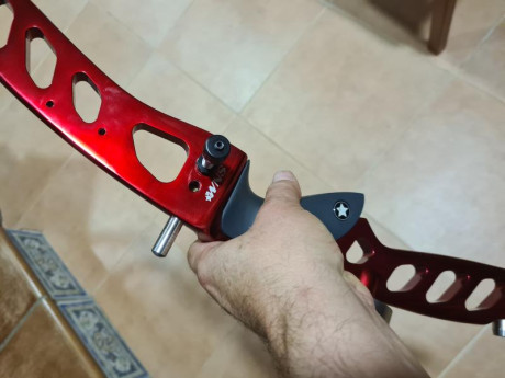 Cuerpo de arco olímpico zurdo marca WNS modelo Forged, de 25 pulgadas, rojo anonizado, peso de barebow, 01