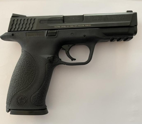 Se vende pistola Smith & Wesson MP9, 9mm parabellum, con caja original y funda rápida. Guiada en A. 02
