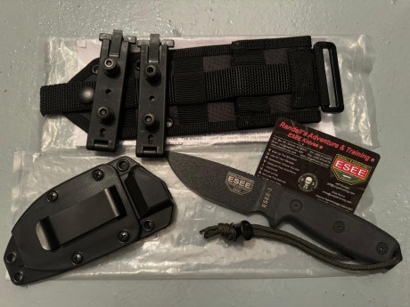 Cuchillo Esee3, perfecto estado, con todo el pack de accesorios.

Precio: 170 + envío o entrega en mano 02