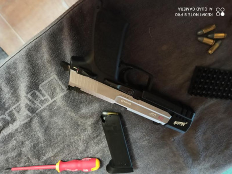 Hola amigos! ya que se muestran tantas armas buenas creo que a los propietarios de una cz 75 se nos tendría 160