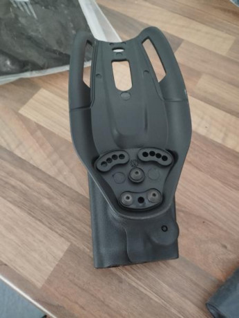 Se vende cachas originales para revolver Astra/Llama en madera de nogal natural, incluye el tornillo de 122