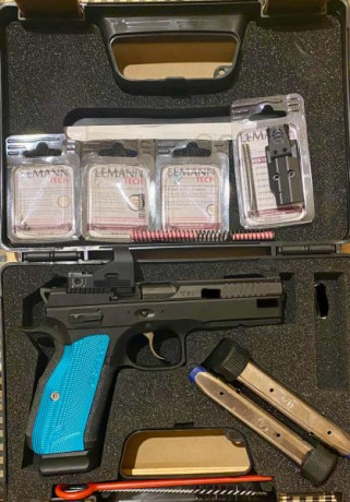 Vendo CZ Shadow 2 OR en perfecto estado, muy poco uso con tres cargadores y su caja original.
El arma 01