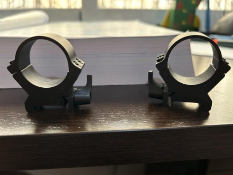 Me voy deshaciendo de material. Vendo anillas Leupold de 30mm altura media, desmontable para weaver o 00