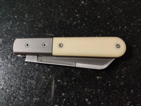 VENDIDA.-
Se vende navaja lionsteel beerlow micarta blanco hueso acero m390.
Estado nueva con caja.
115€ 02